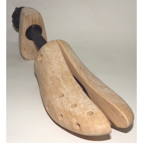 Forme à forcer en bois pour chaussures.
