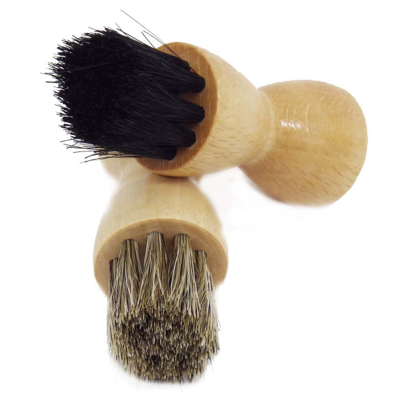 https://www.bouticuir.com/761-thickbox_default/brosse-blaireau-en-crin-de-cheval-noir-ou-blanc-avec-manche-bois-gm-023117-famaco.jpg